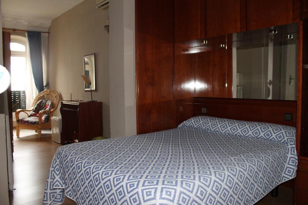 Hostal Trevinca Мадрид Экстерьер фото