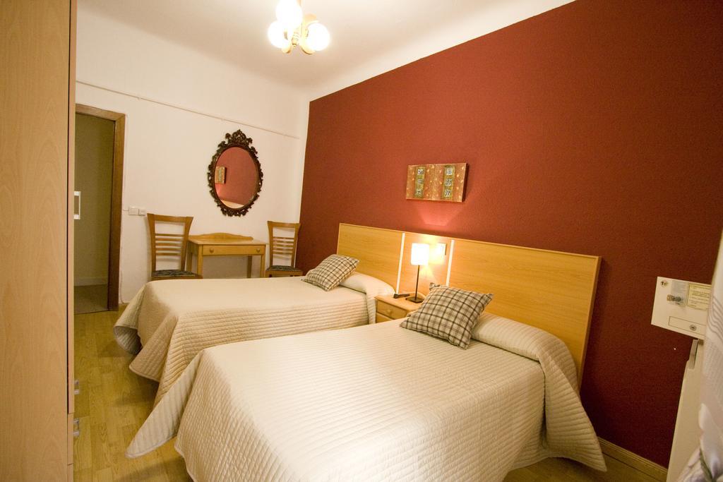 Hostal Trevinca Мадрид Экстерьер фото