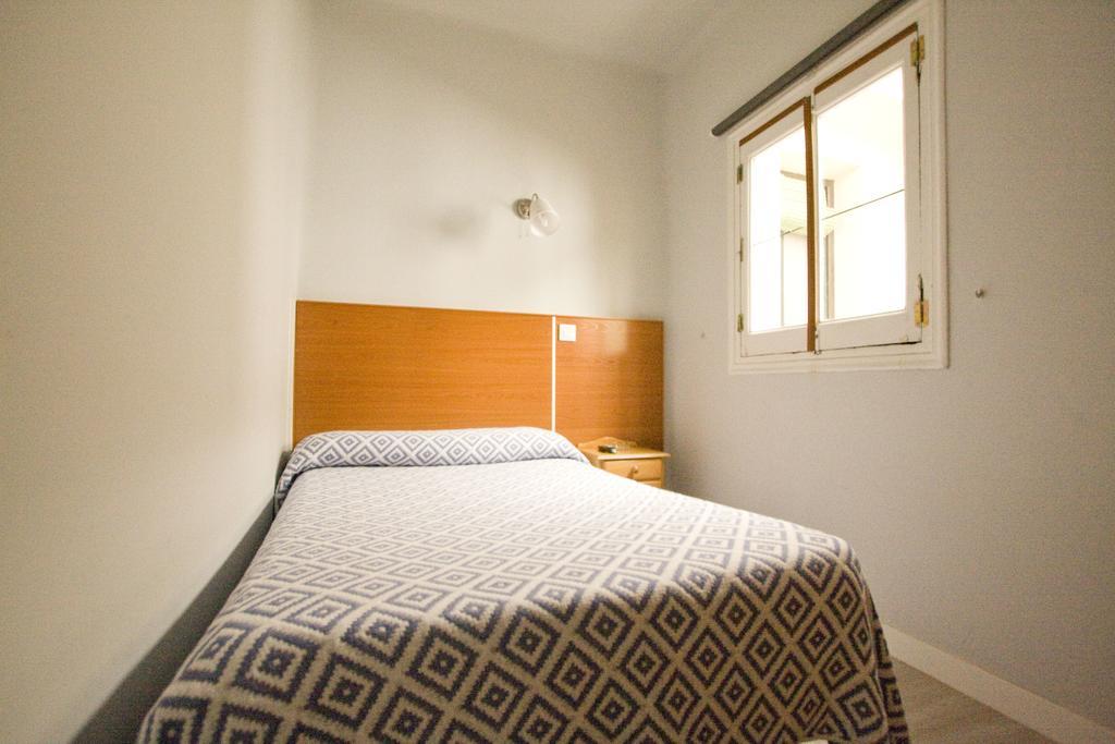 Hostal Trevinca Мадрид Экстерьер фото