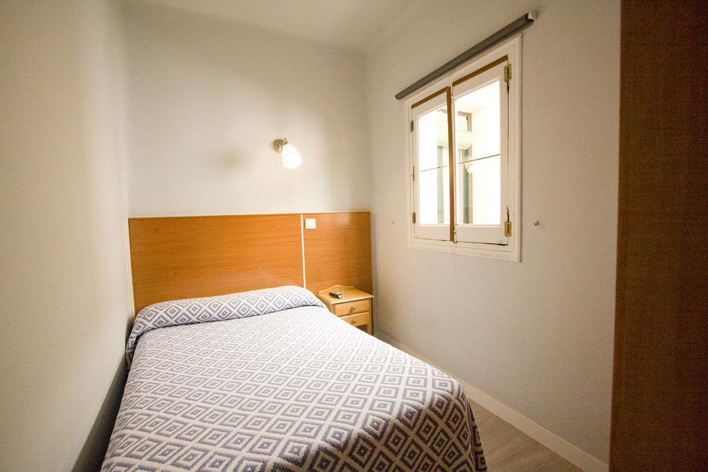 Hostal Trevinca Мадрид Экстерьер фото