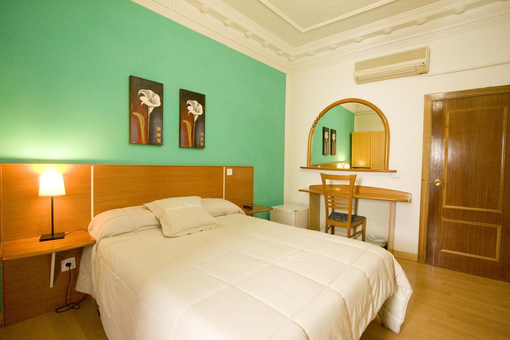 Hostal Trevinca Мадрид Экстерьер фото