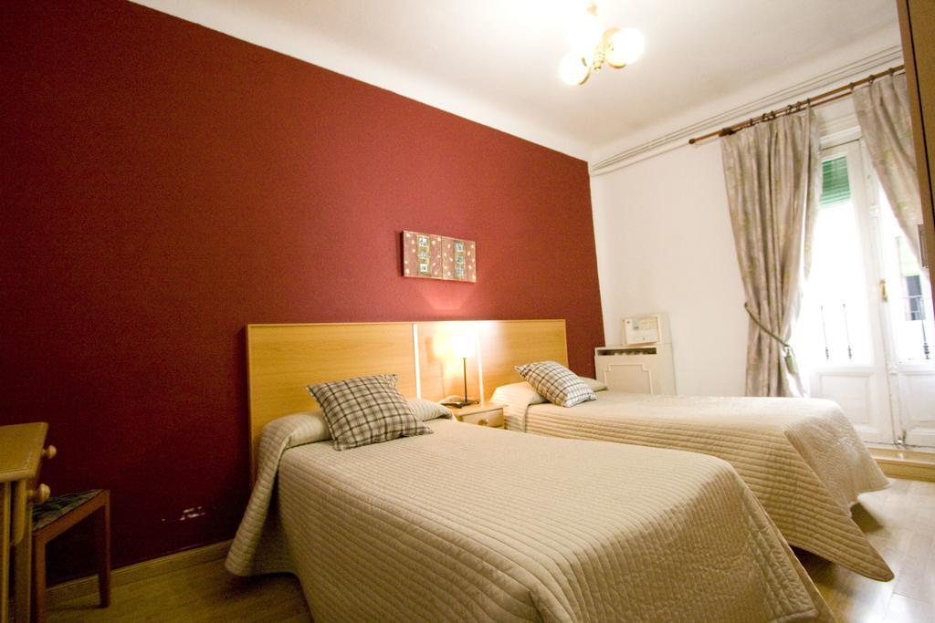 Hostal Trevinca Мадрид Экстерьер фото