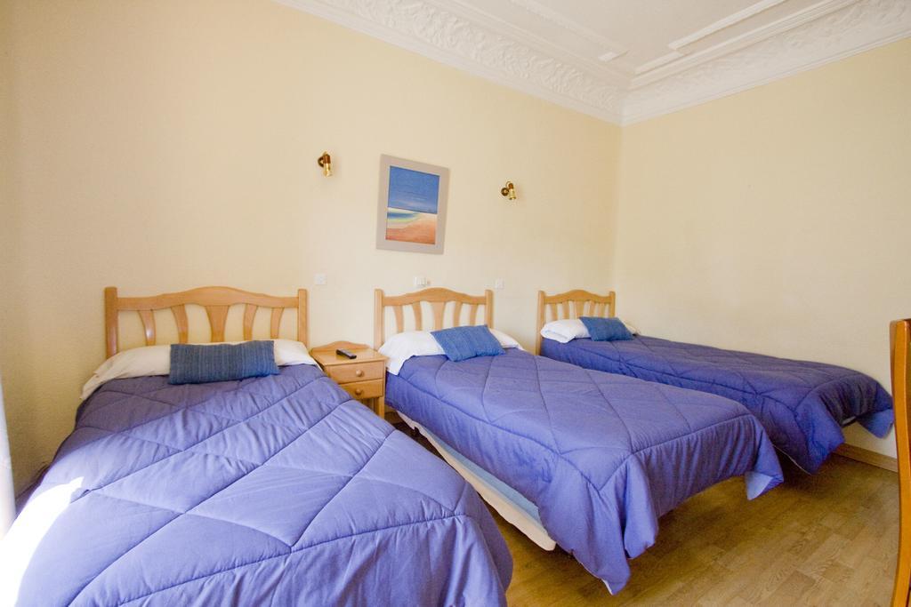 Hostal Trevinca Мадрид Экстерьер фото