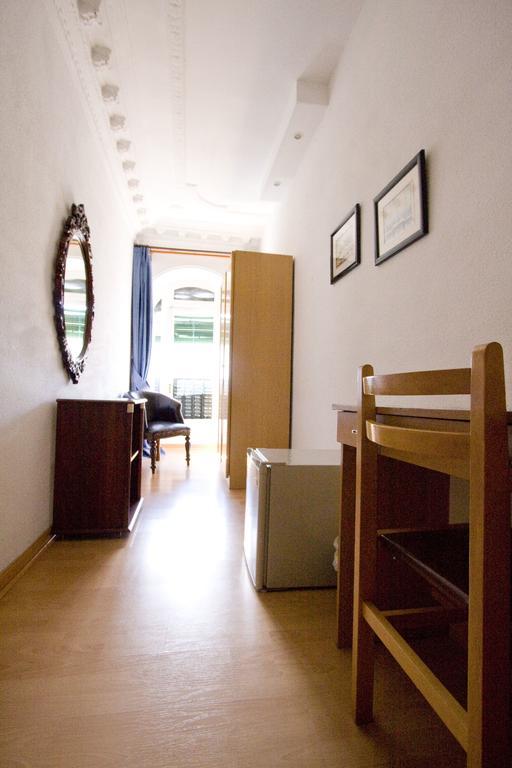 Hostal Trevinca Мадрид Экстерьер фото