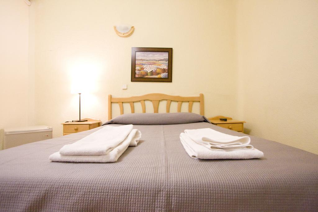 Hostal Trevinca Мадрид Экстерьер фото