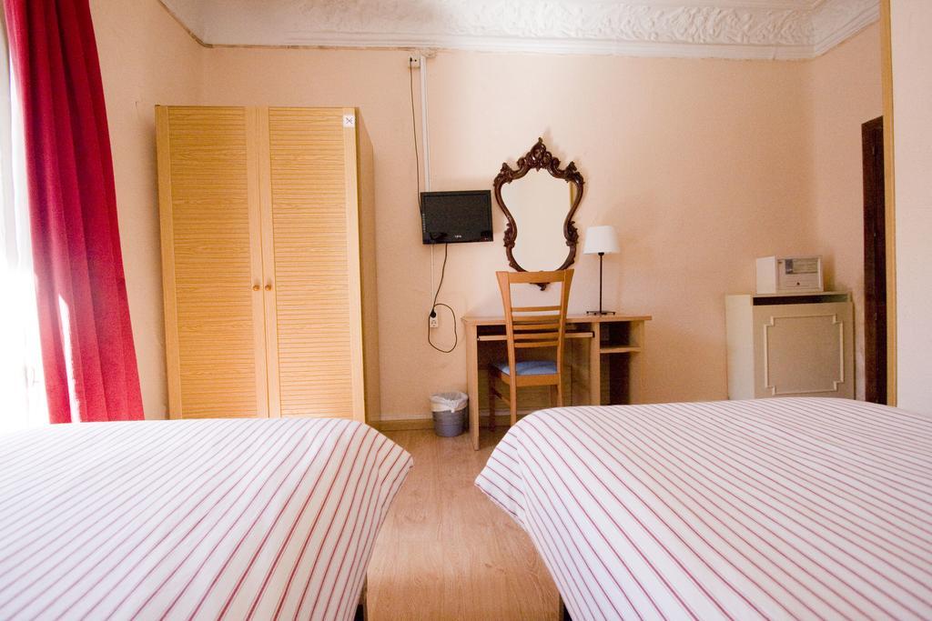 Hostal Trevinca Мадрид Экстерьер фото