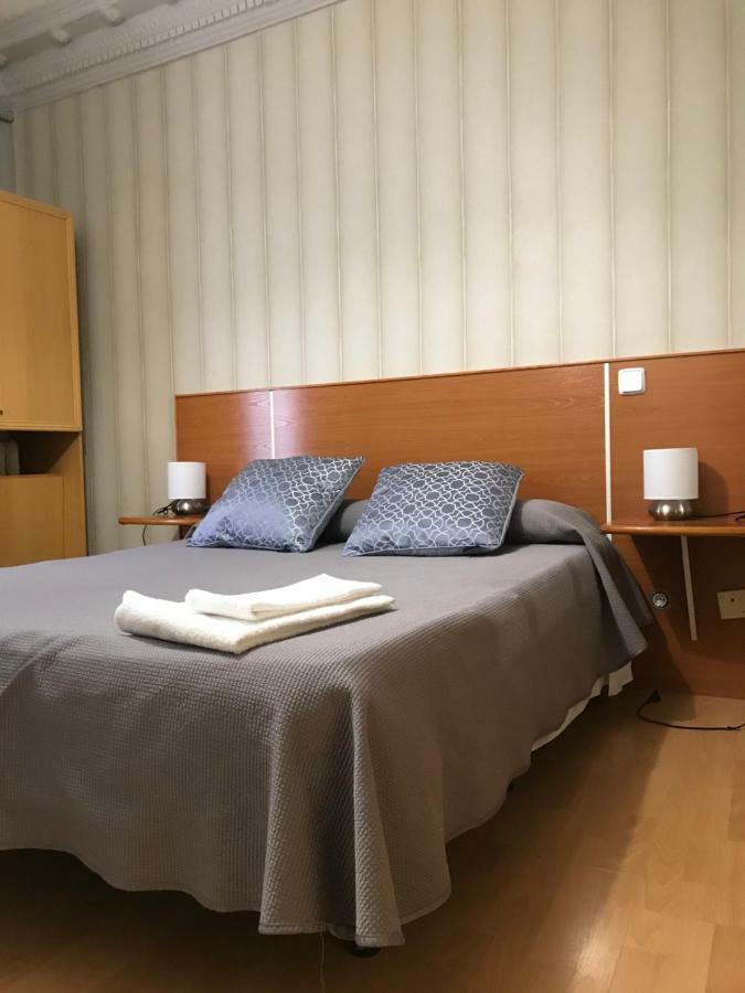 Hostal Trevinca Мадрид Экстерьер фото