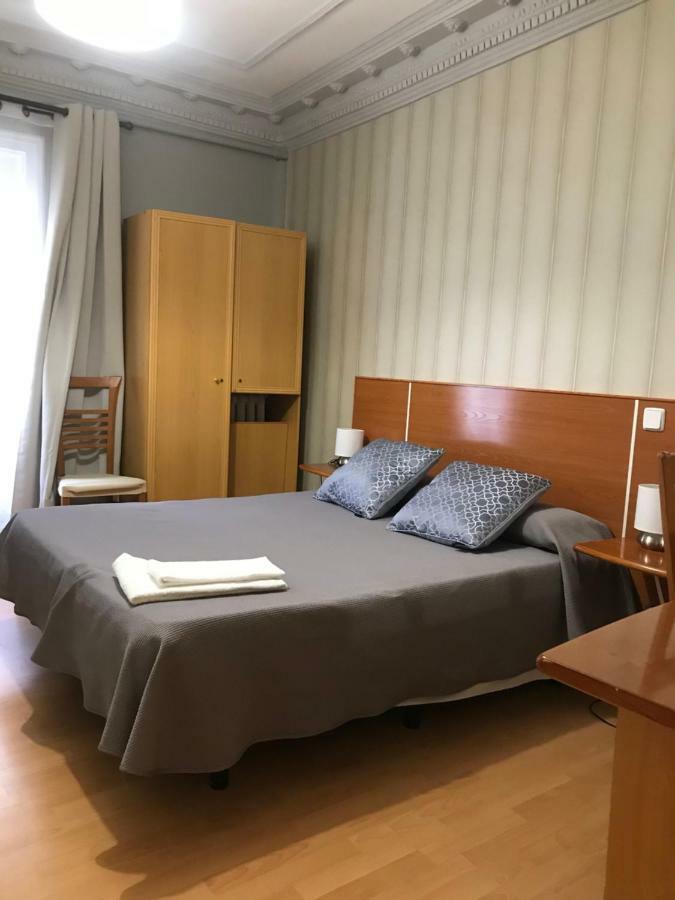 Hostal Trevinca Мадрид Экстерьер фото