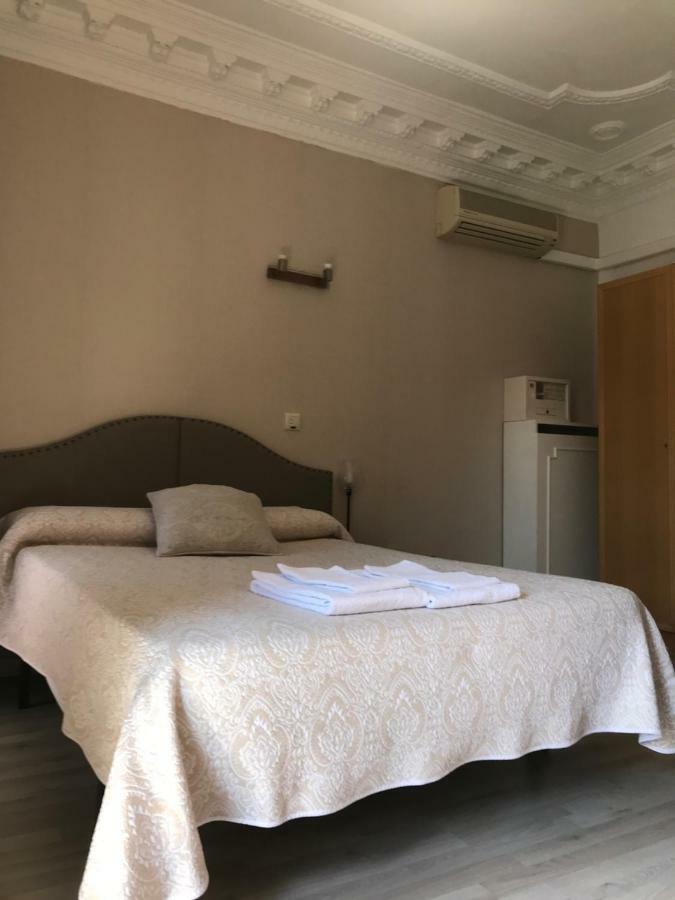 Hostal Trevinca Мадрид Экстерьер фото