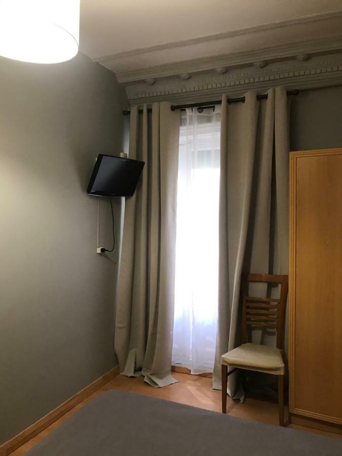 Hostal Trevinca Мадрид Экстерьер фото