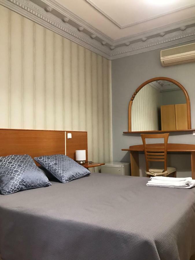 Hostal Trevinca Мадрид Экстерьер фото