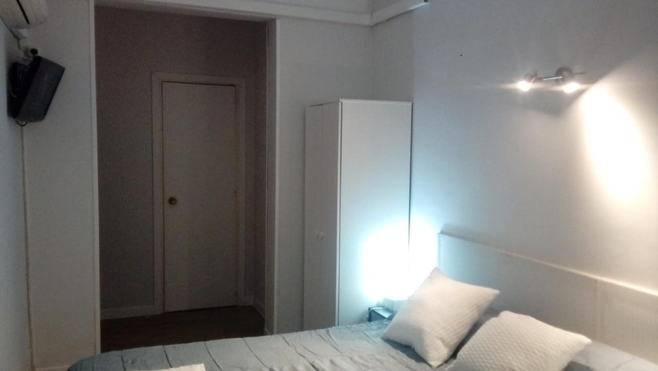 Hostal Trevinca Мадрид Экстерьер фото